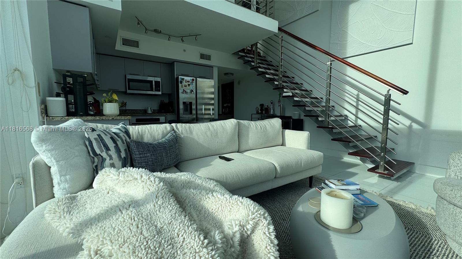 41 SE 5th St 1716 Property Photo 1