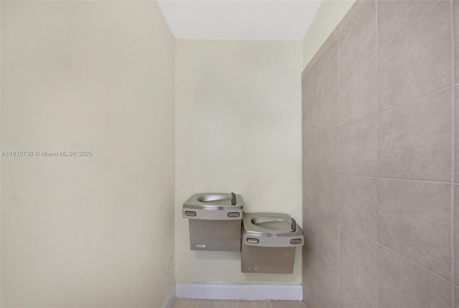 437 N Krome Ave Property Photo 47