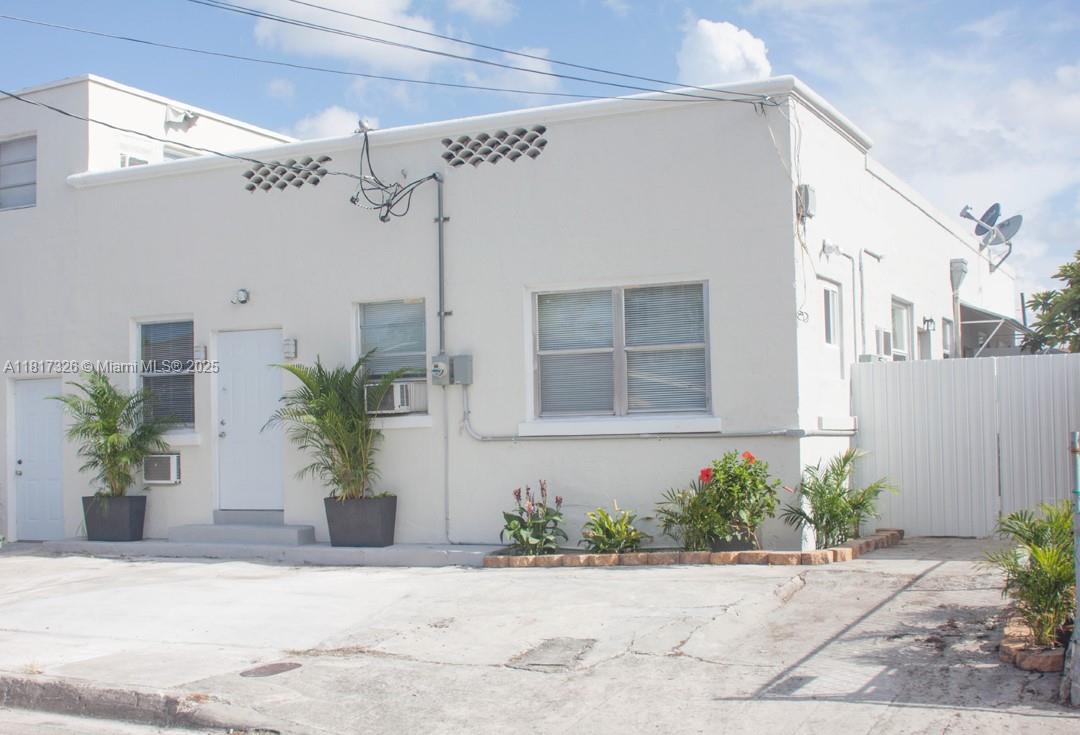 1827 NW Flagler Ter F1B Property Photo 1