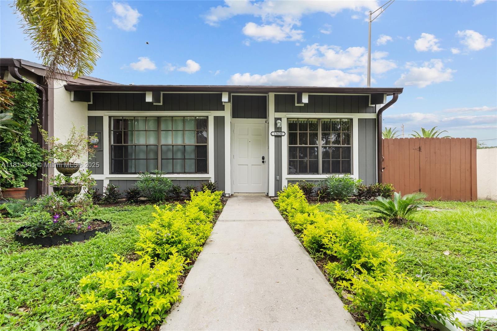 13630 Sw 101st Ln Property Photo 1