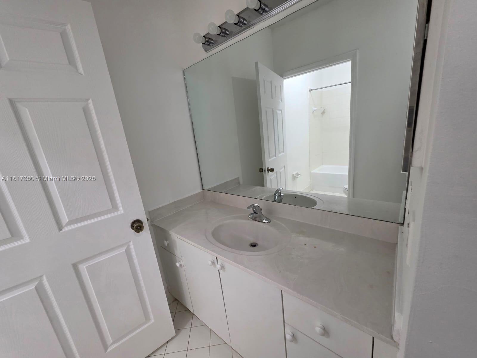 3251 Ne 11th Dr 3251 Property Photo 2