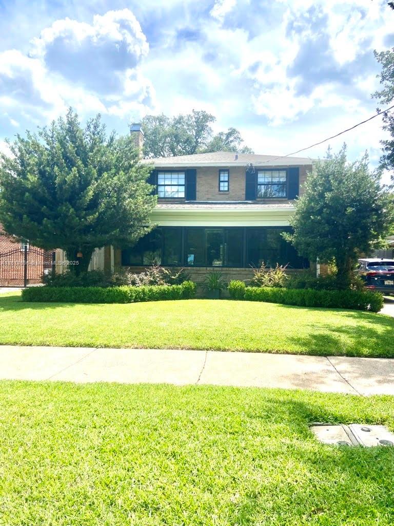 1270 Windsor Place Property Photo 1