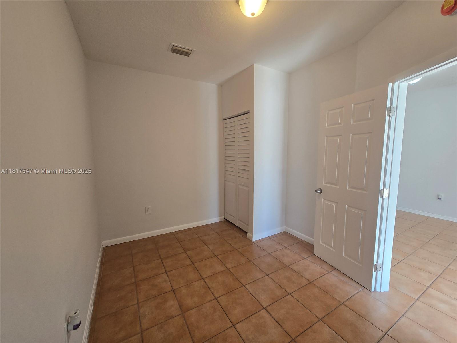 1627 Se 30th St 1627 Property Photo 4