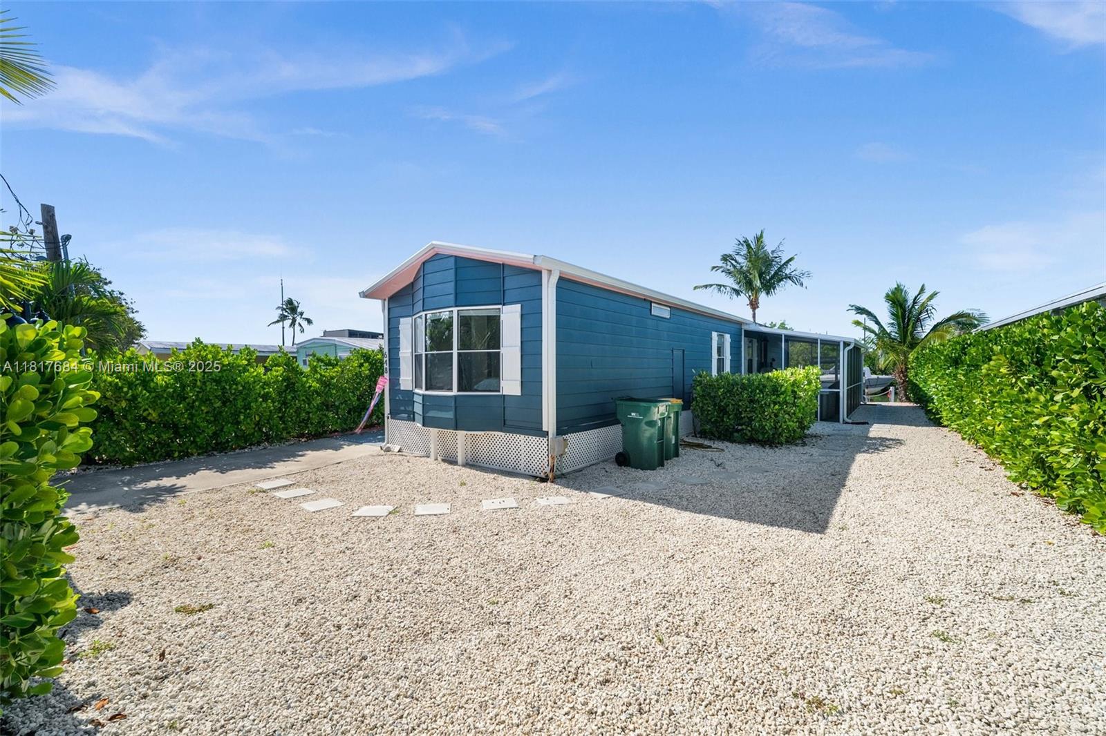 648 E Palm Dr Property Photo 4