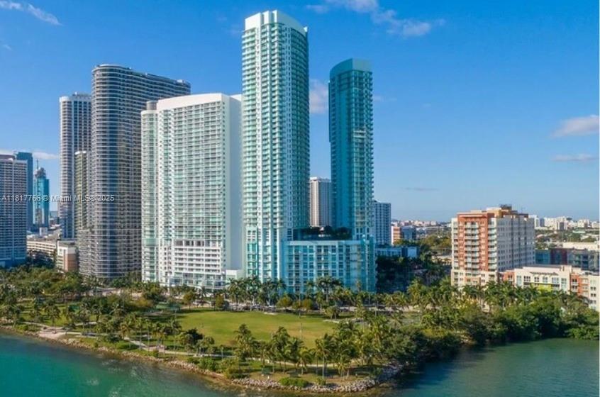 1900 N Bayshore Dr 3909 Property Photo 1