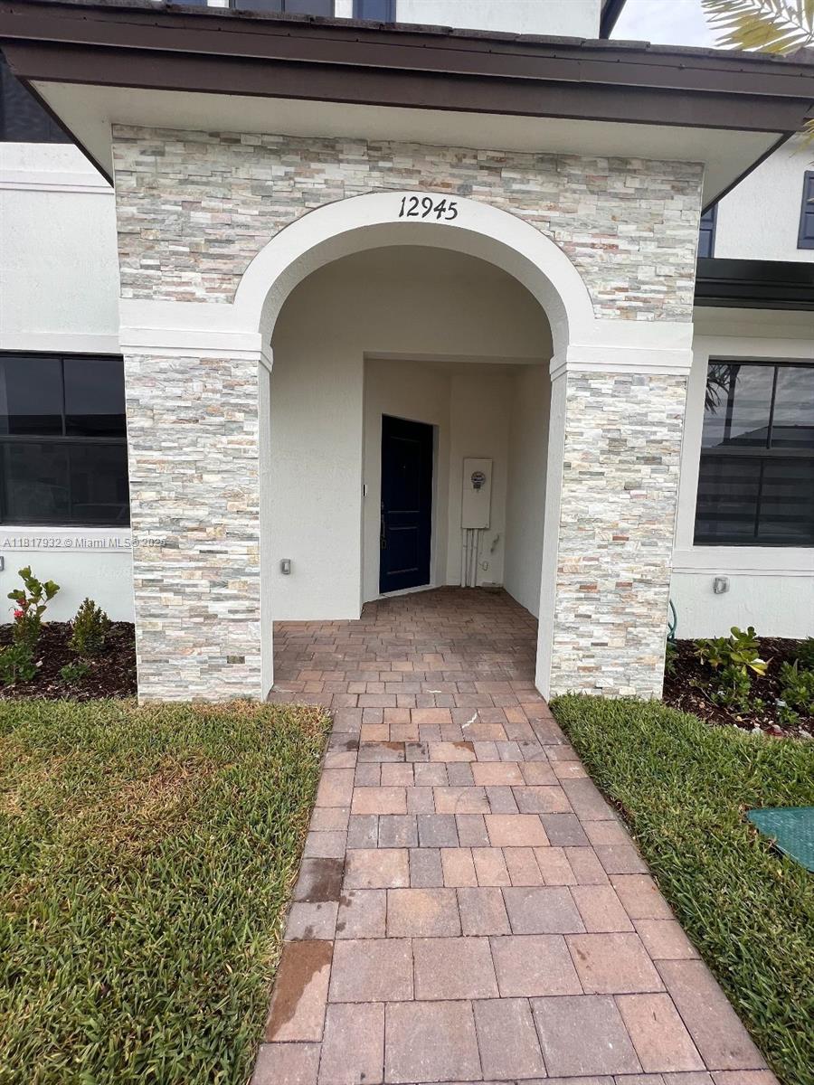 12945 SW 232nd Ln Property Photo 1