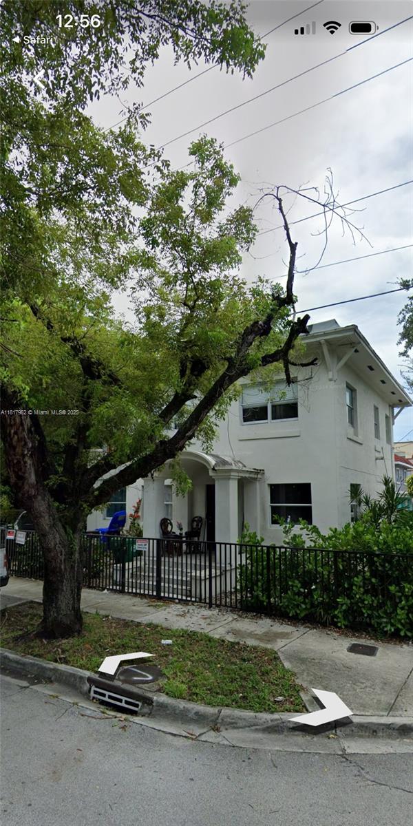 876 SW 2nd St Property Photo 1
