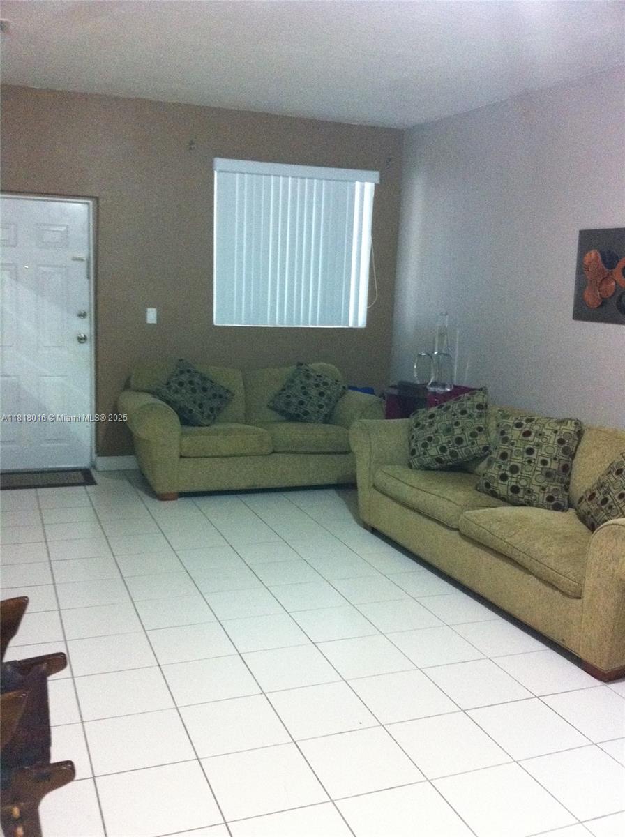 1677 Se Ct-27 Property Photo 3