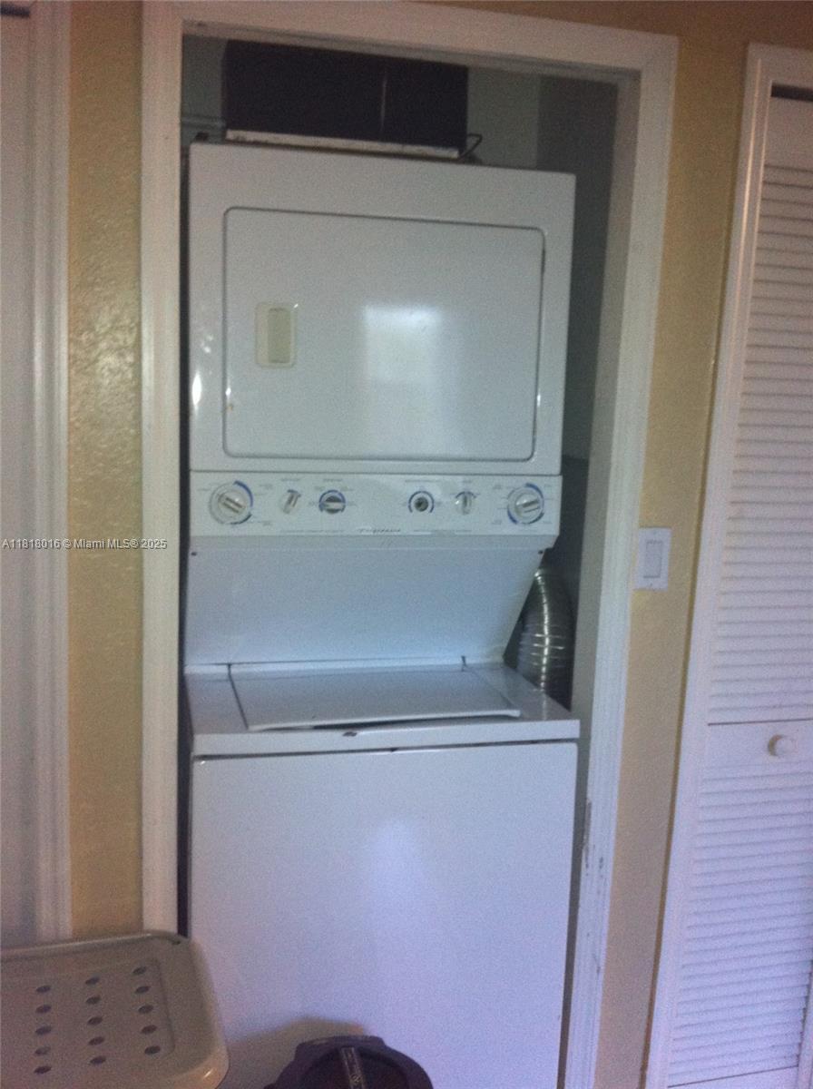 1677 Se Ct-27 Property Photo 9