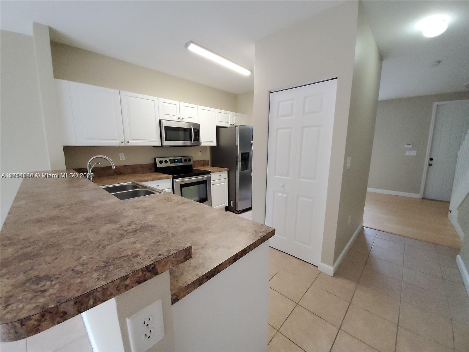 3375 Ne 15th Dr 106-12 Property Photo 4