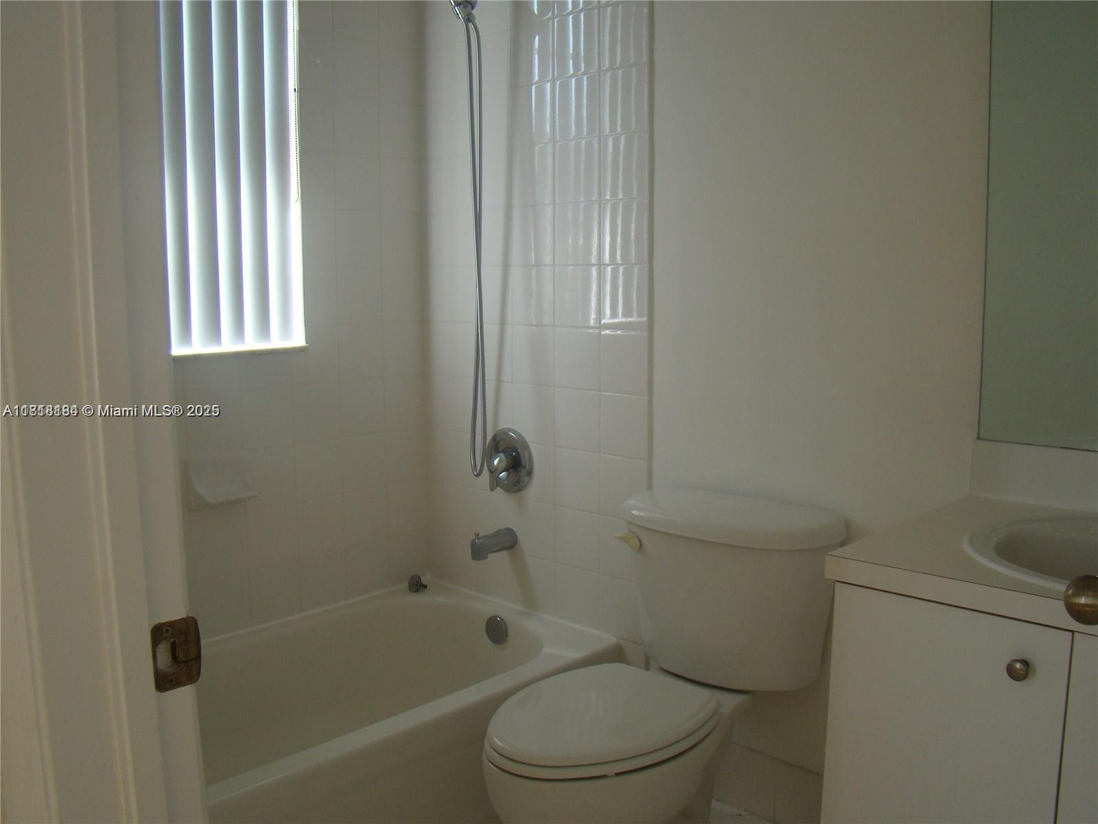 3375 Ne 15th Dr 106-12 Property Photo 14