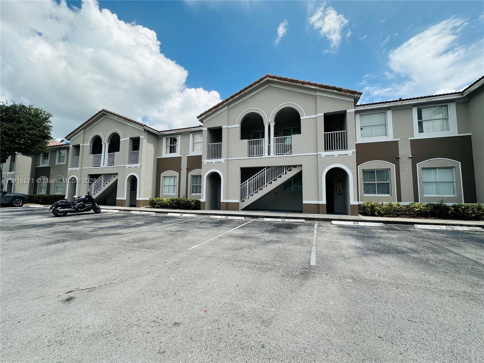 1658 SE Ct-28 Property Photo 1