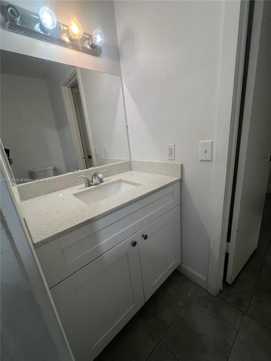 805 N Franklin Ave 805d Property Photo 5
