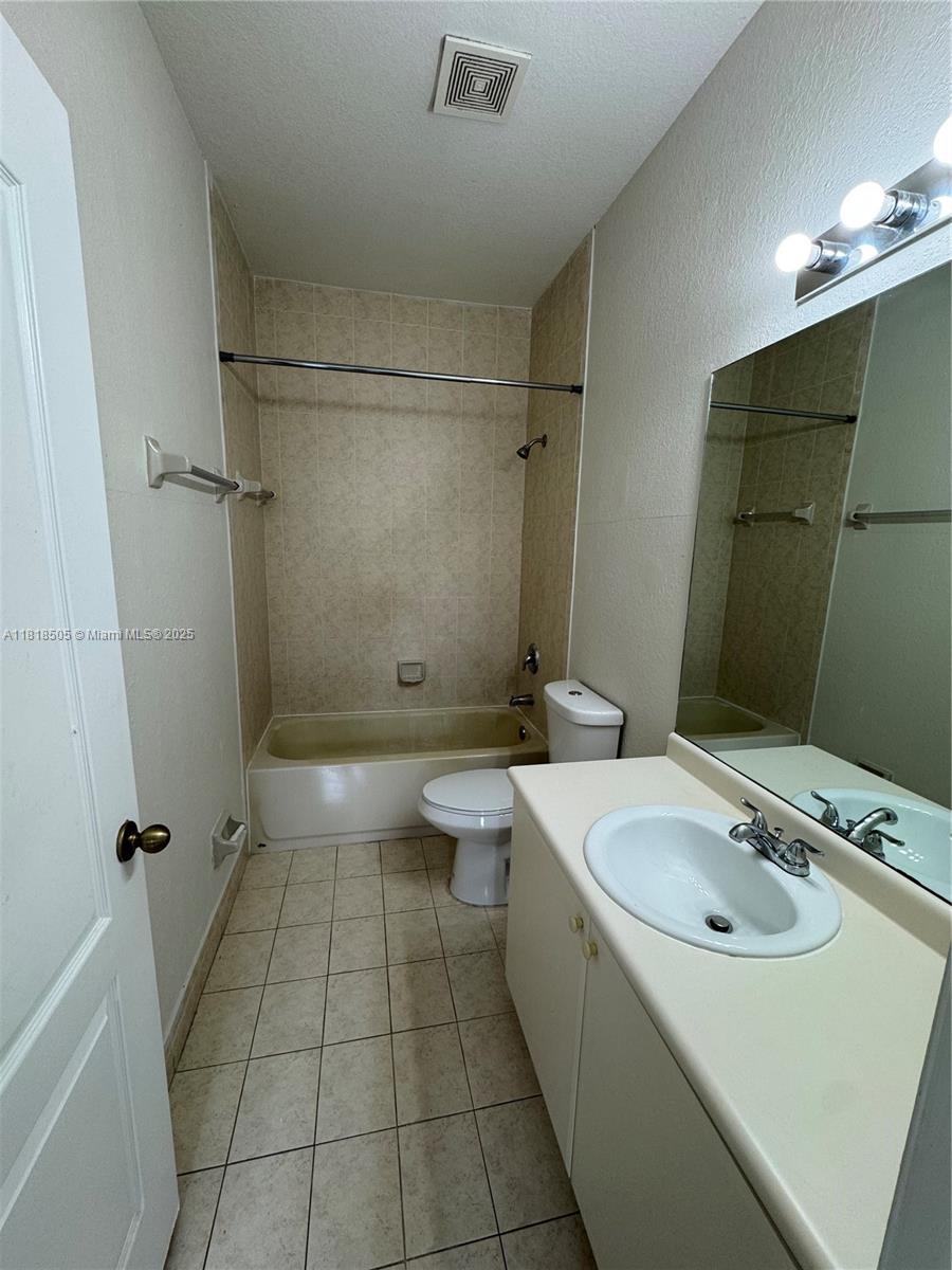 1536 Se 25th 202 Property Photo 18