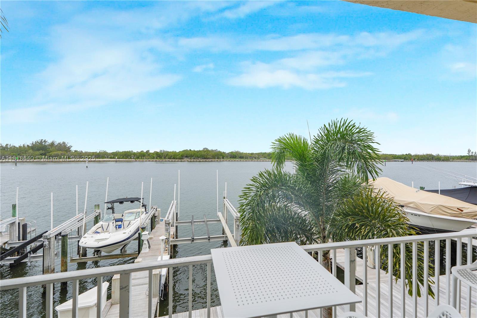 4034 N Ocean Dr Property Photo 2