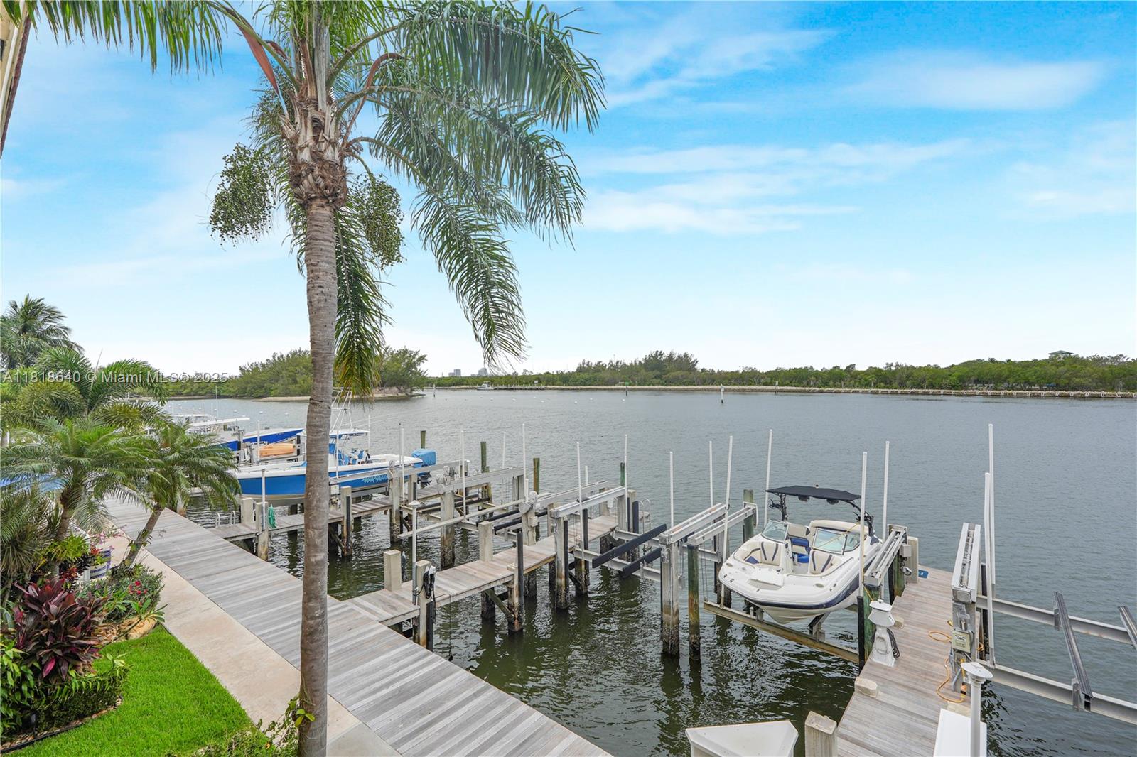 4034 N Ocean Dr Property Photo 44