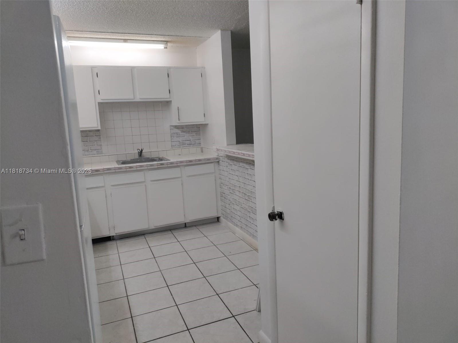 14850 Naranja Lakes Blvd Property Photo 9