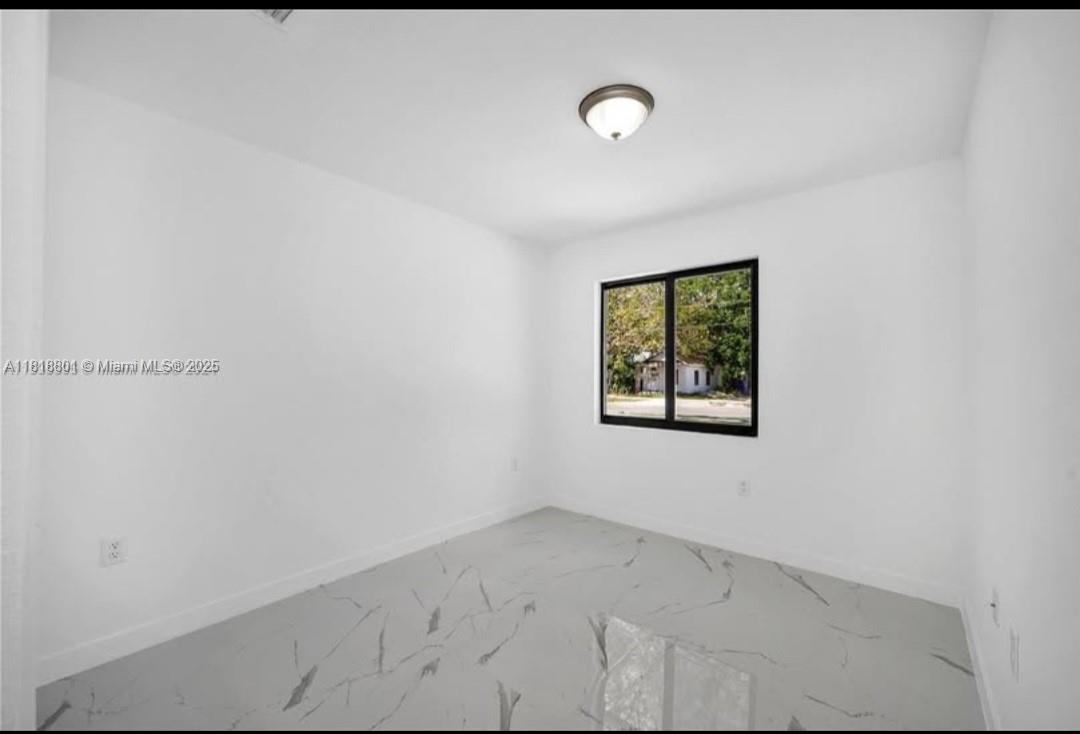 673 Nw 14th St Property Photo 11