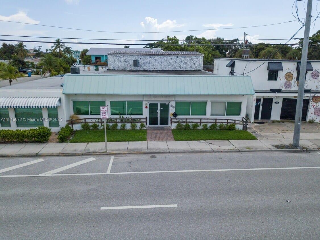610 N Dixie Hwy Property Photo 3