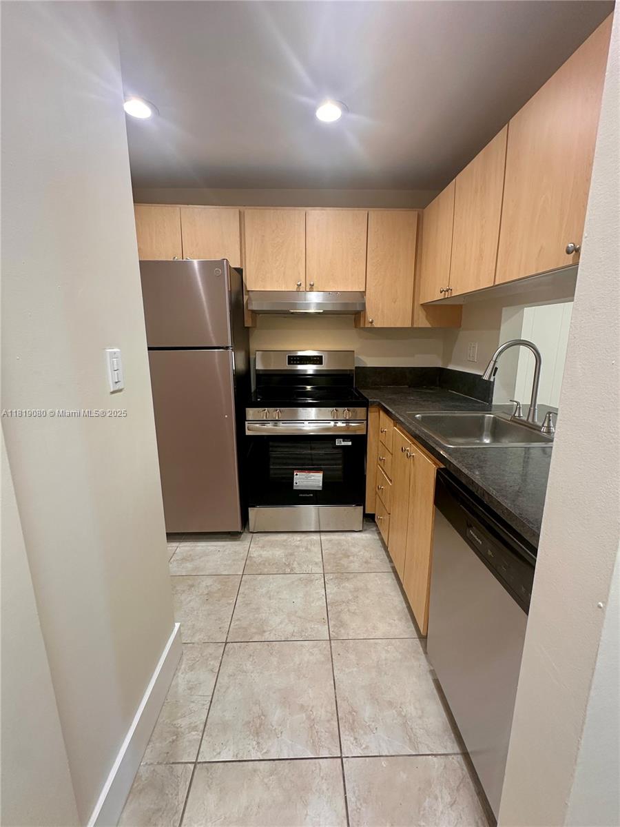 2935 NE 163rd St 3P Property Photo 1