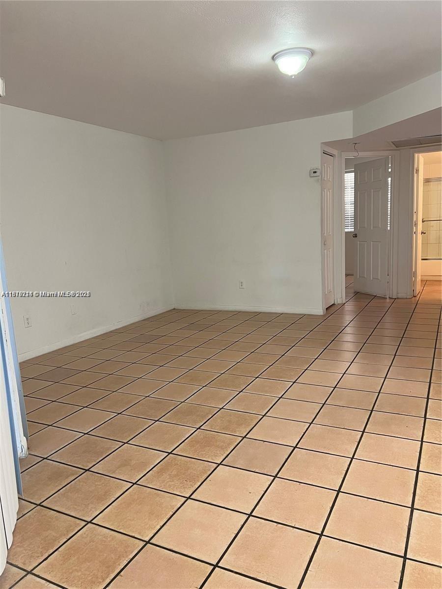 1135 N Franklin Ave 1135b Property Photo 2
