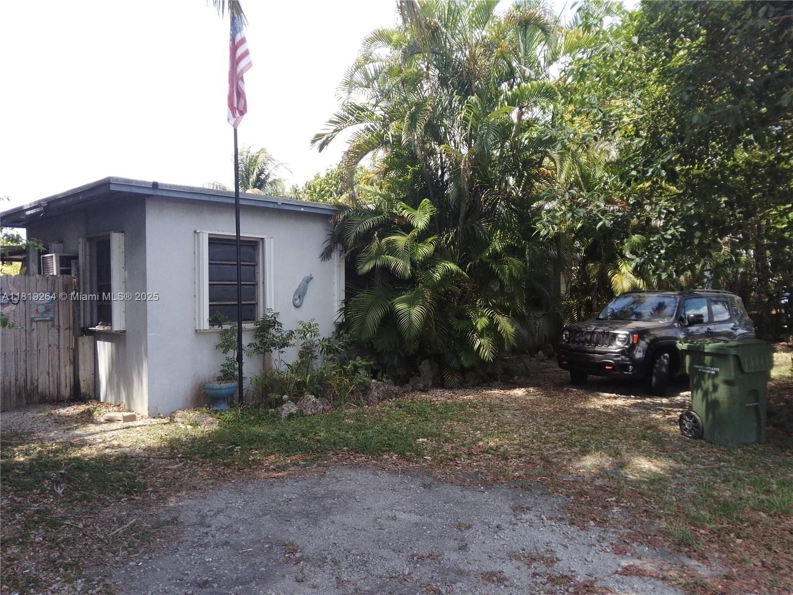 622 NE 11th St Property Photo 1