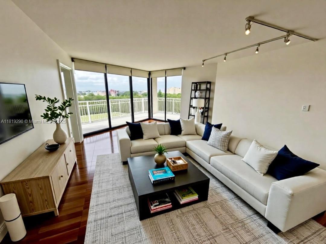 1000 Quayside Ter 1009 Property Photo 1