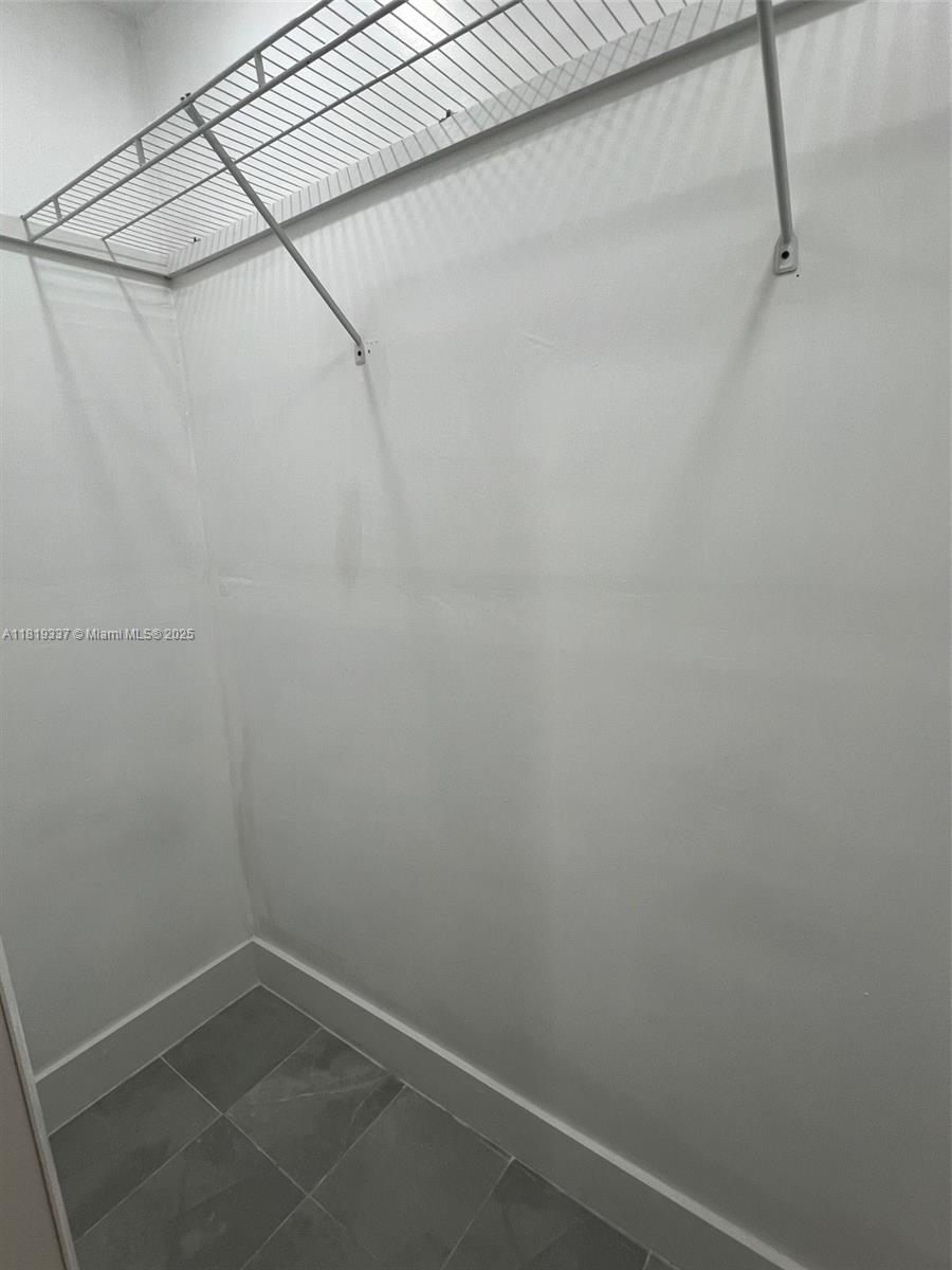 545 Nw 20th St 1 Property Photo 24