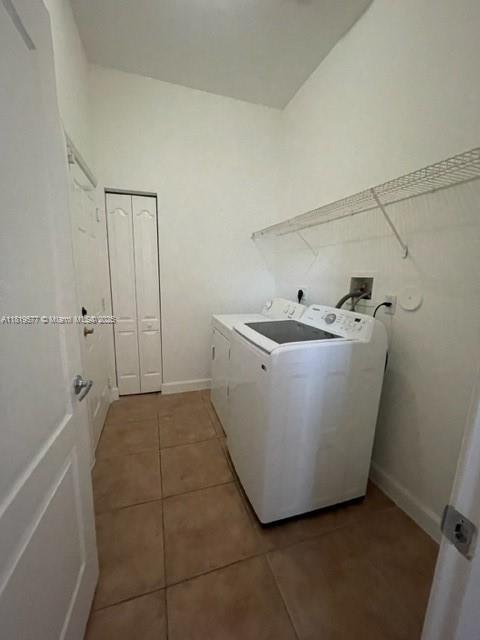1837 Ne 37th Pl 1837 Property Photo 3