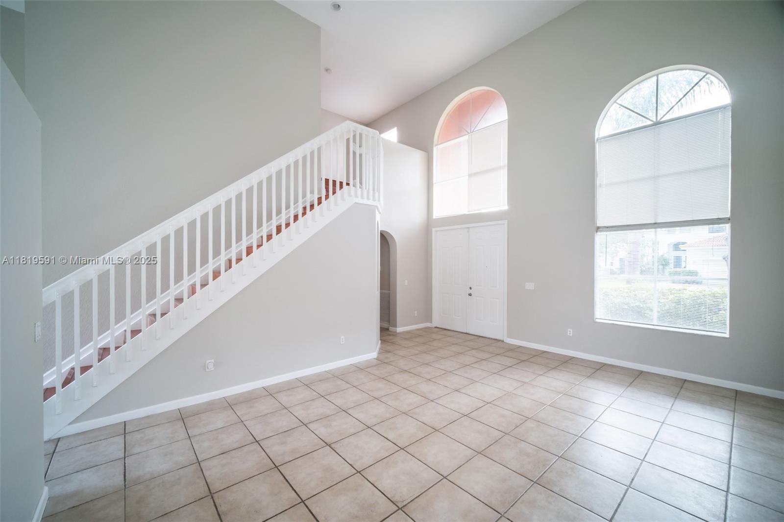 1202 Ne 37th Pl Property Photo 2