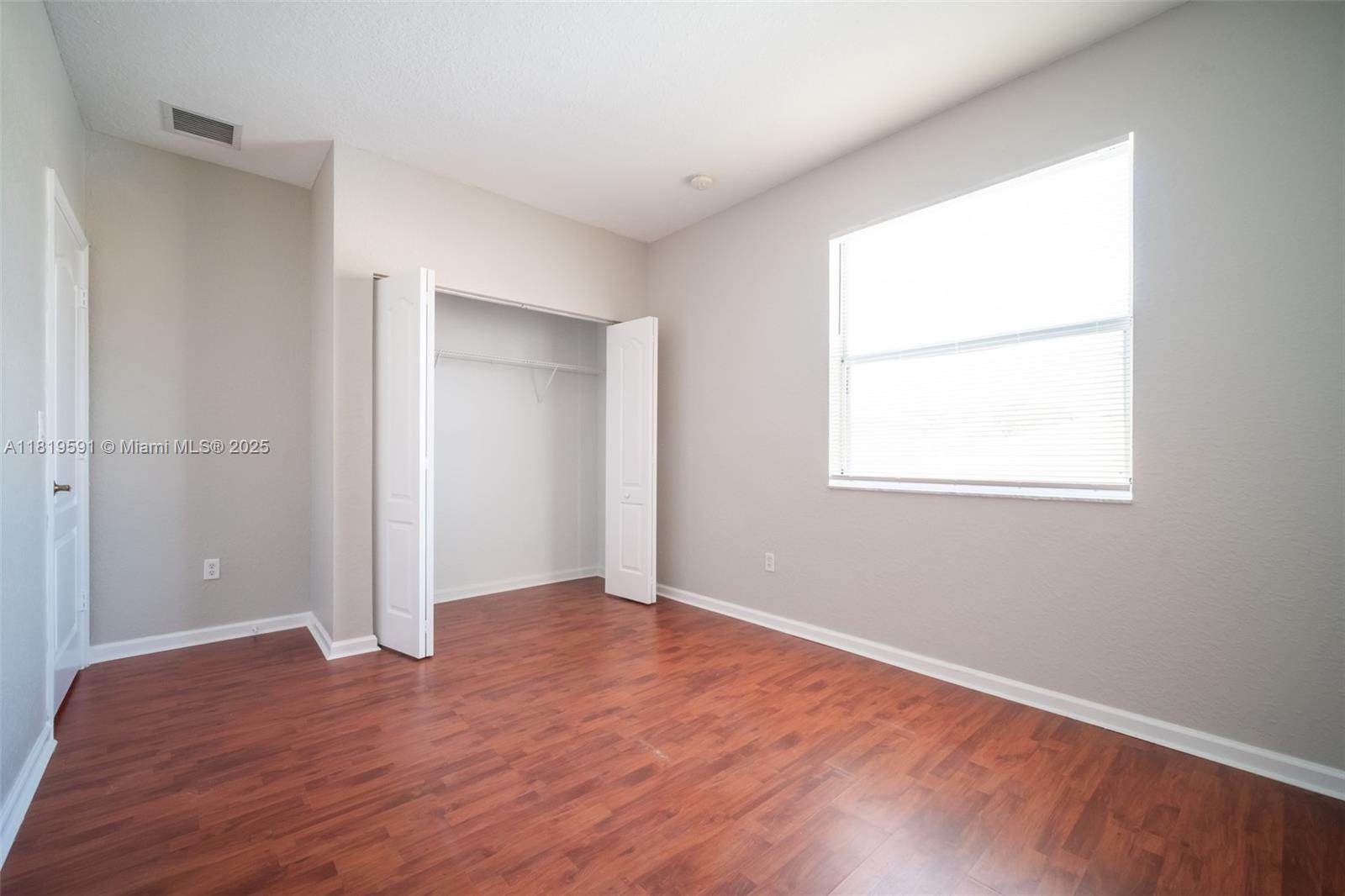 1202 Ne 37th Pl Property Photo 11