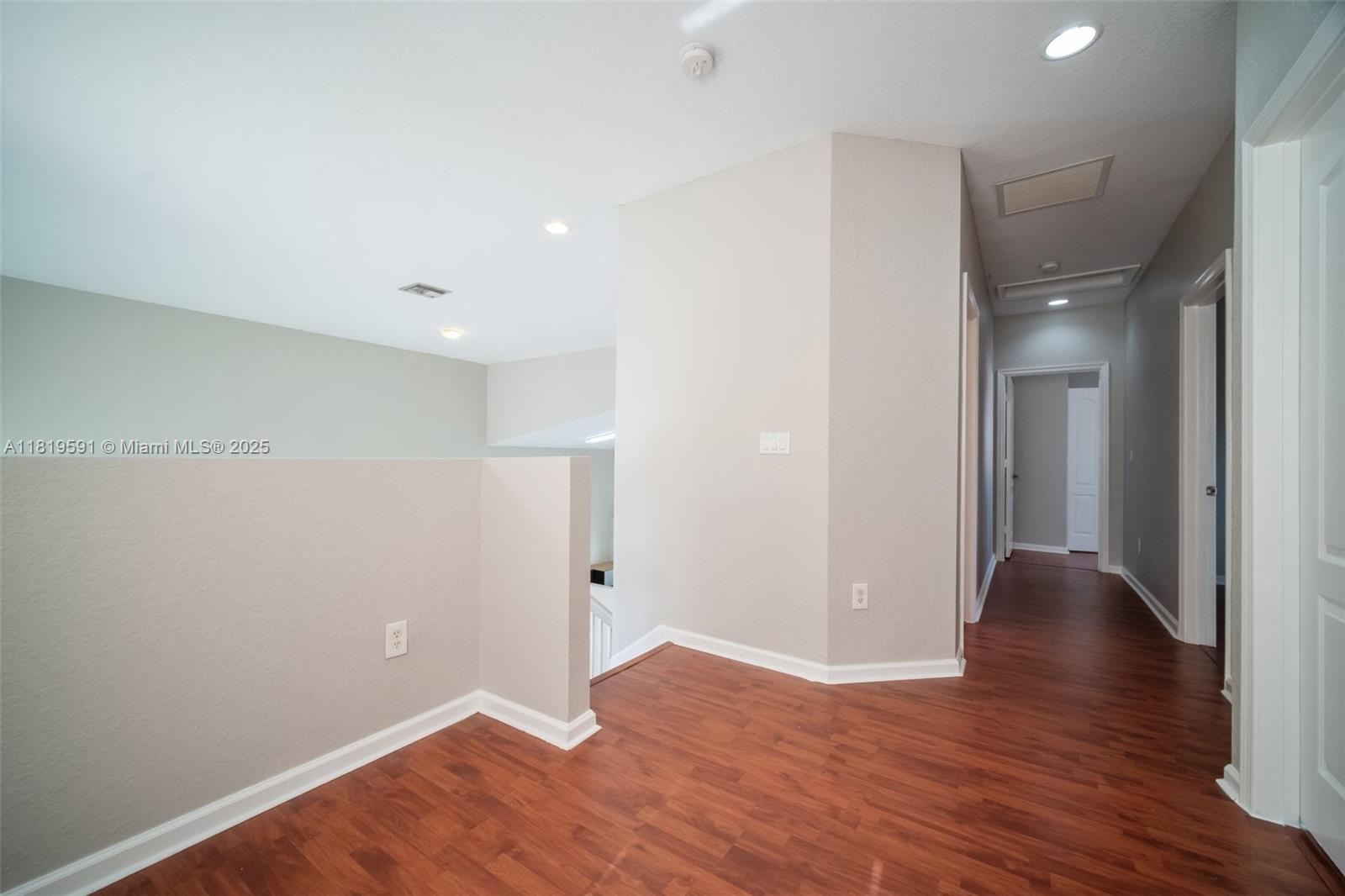 1202 Ne 37th Pl Property Photo 15