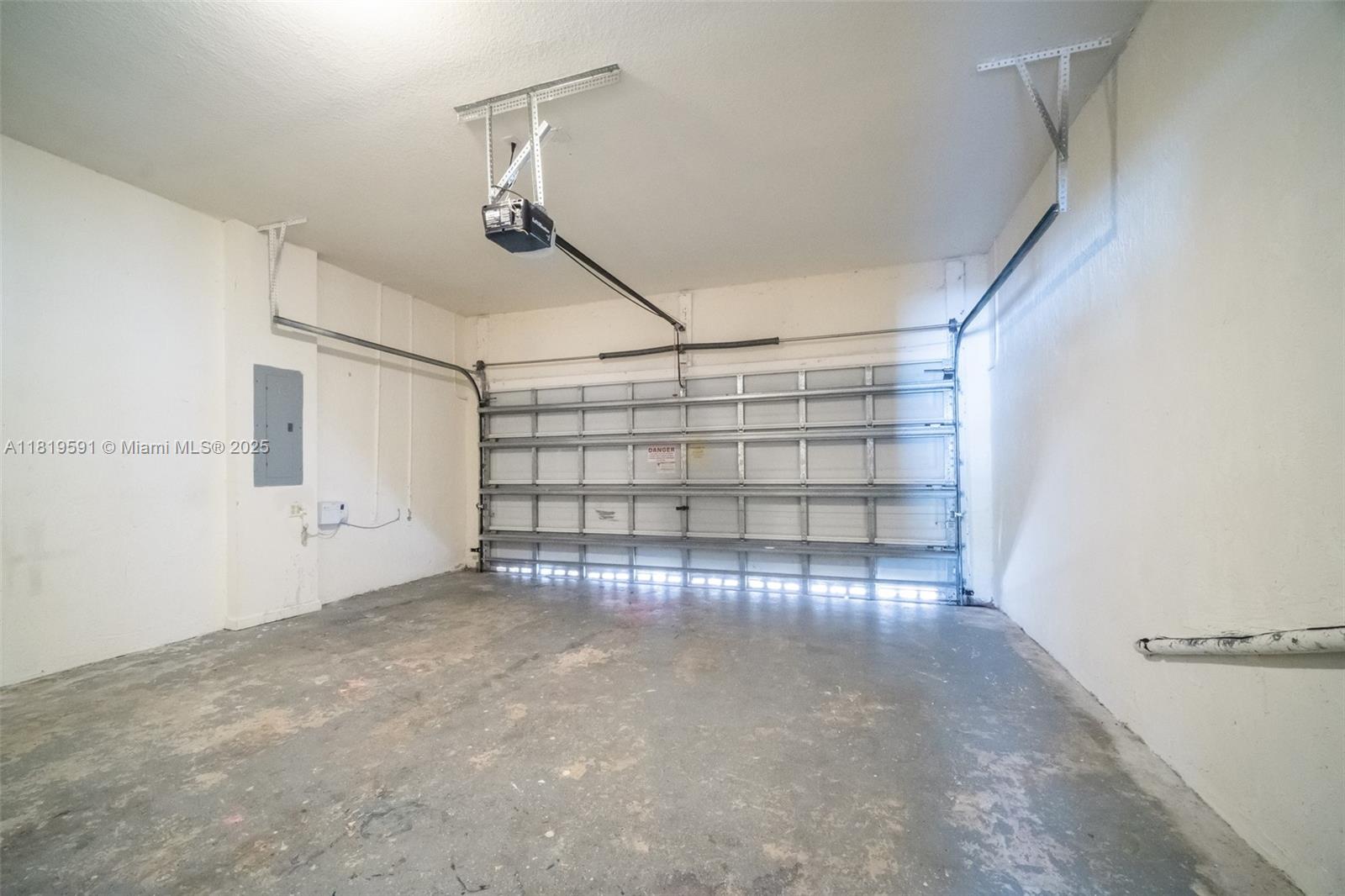 1202 Ne 37th Pl Property Photo 16