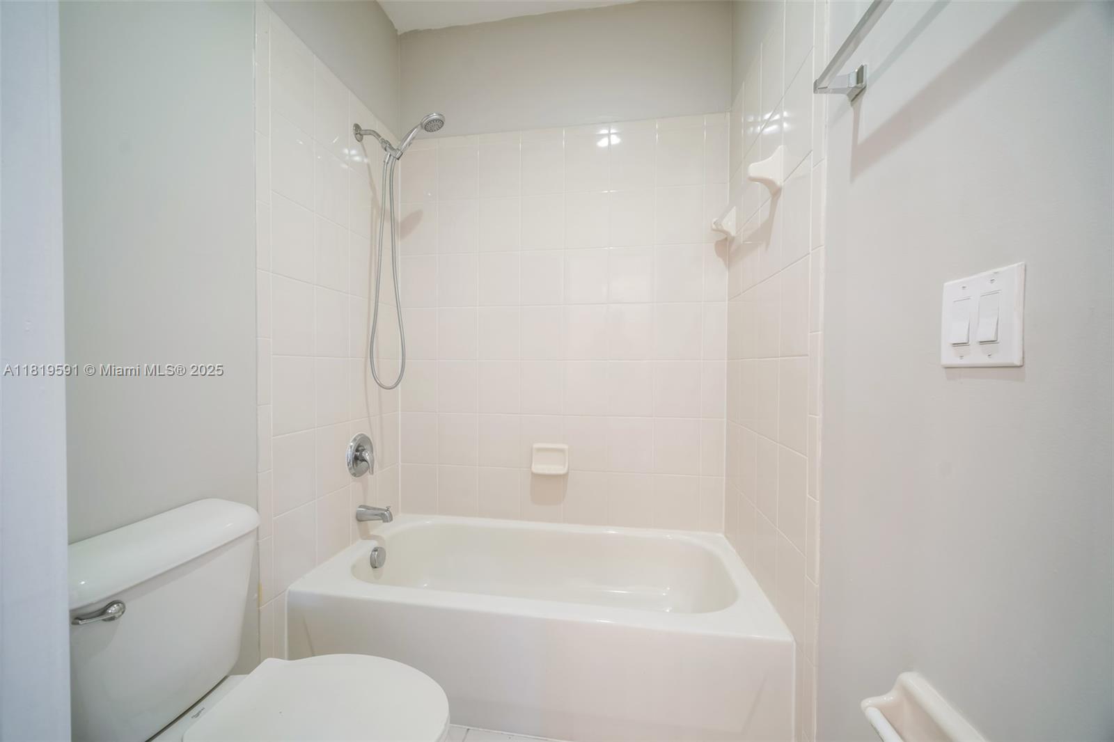 1202 Ne 37th Pl Property Photo 18