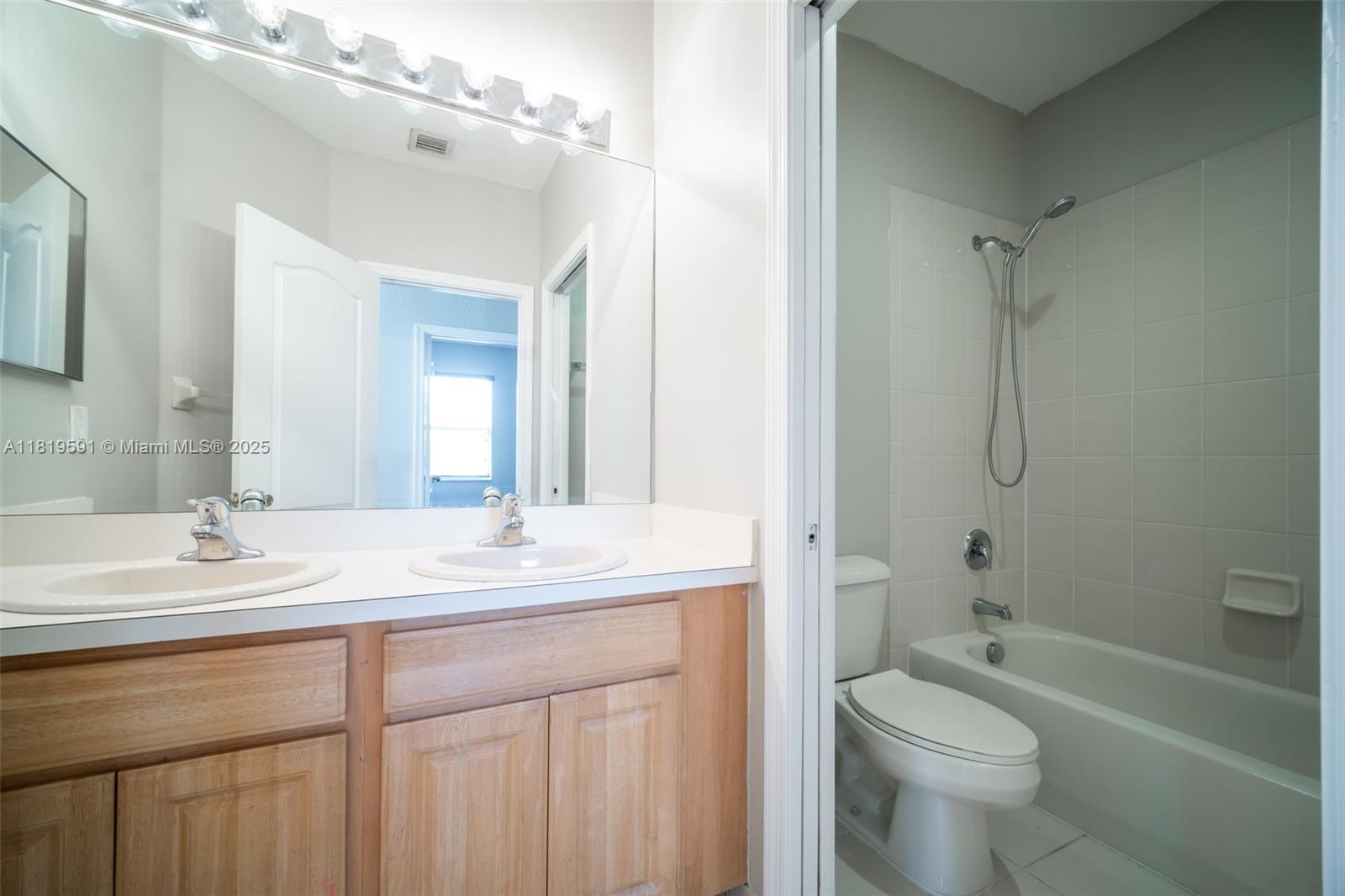 1202 Ne 37th Pl Property Photo 19