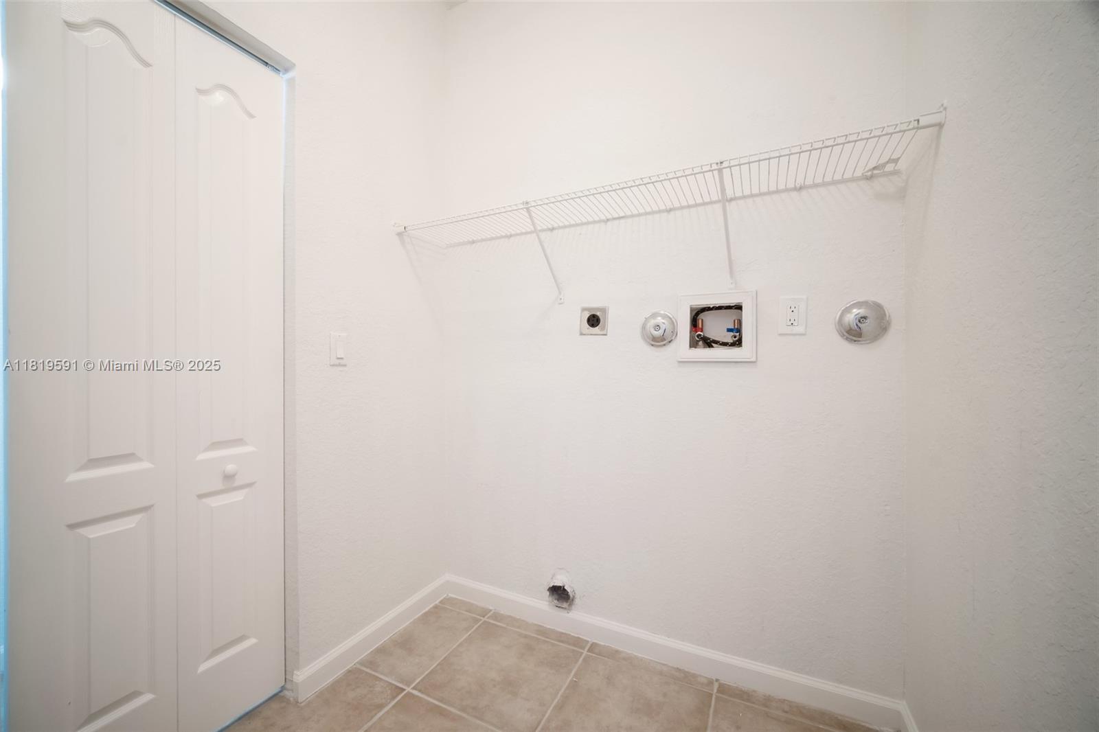1202 Ne 37th Pl Property Photo 26