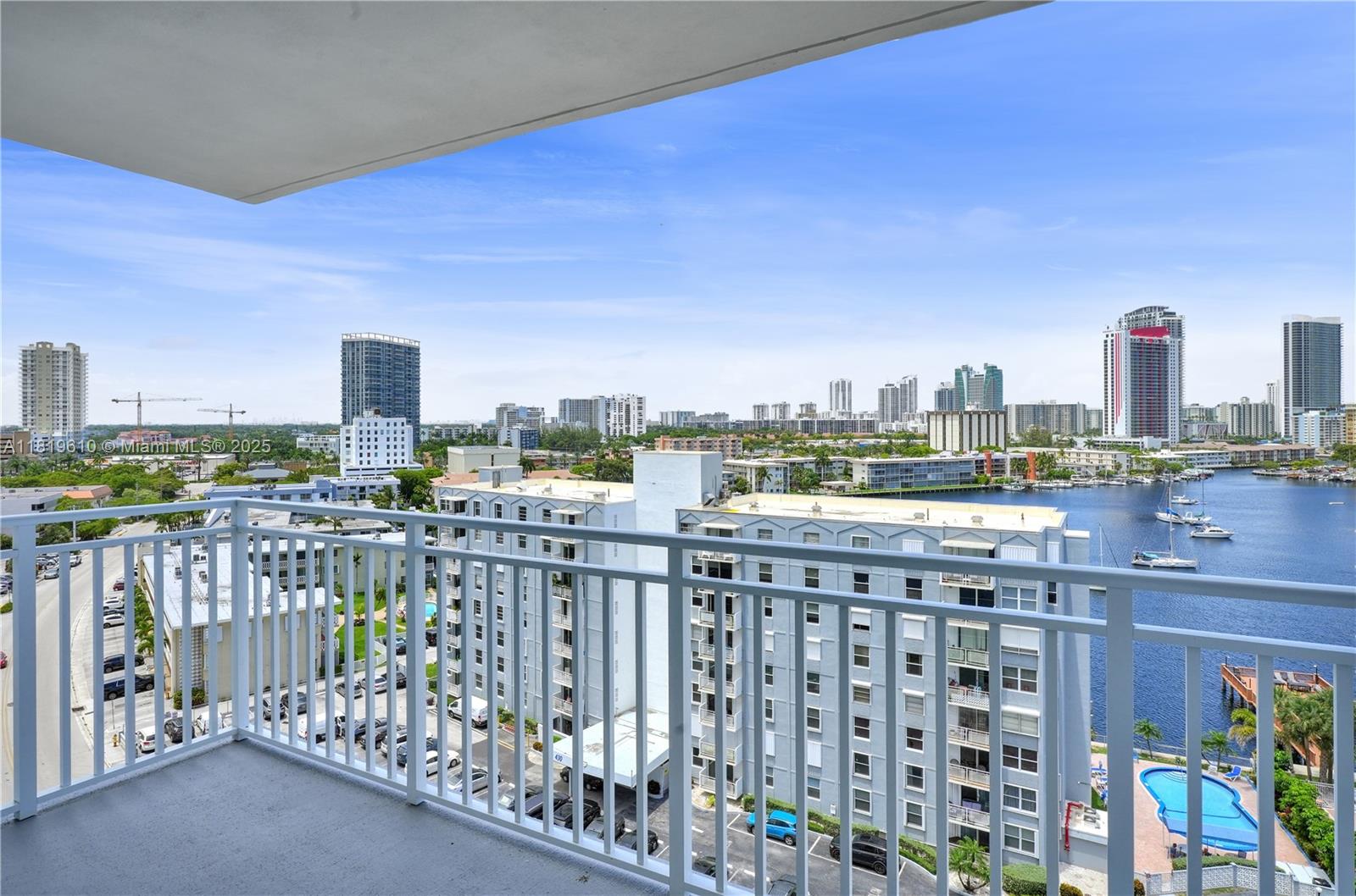 427 Golden Isles Dr 11h Property Photo 1