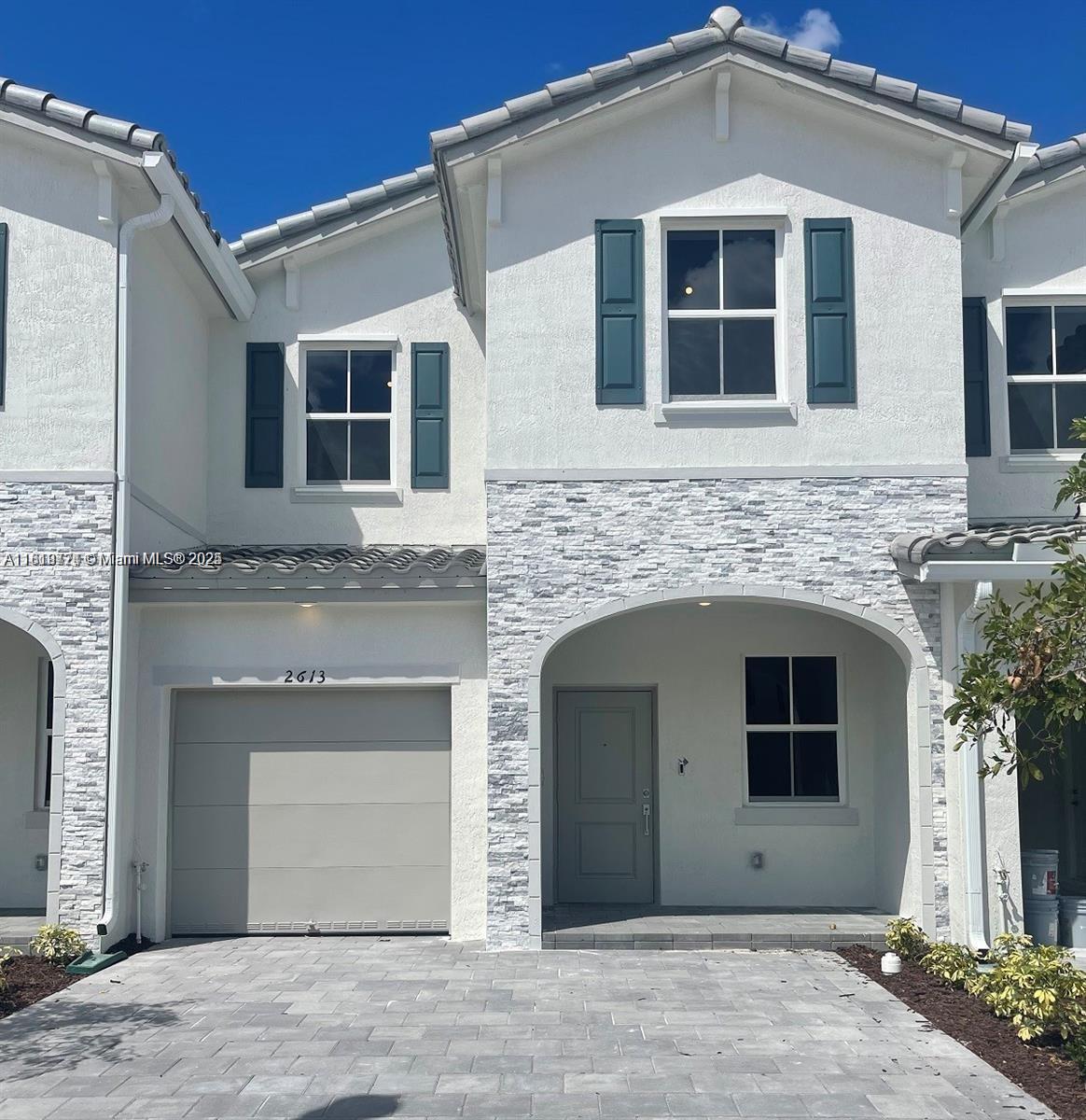 2613 SE 11th Ct 2613 Property Photo 1