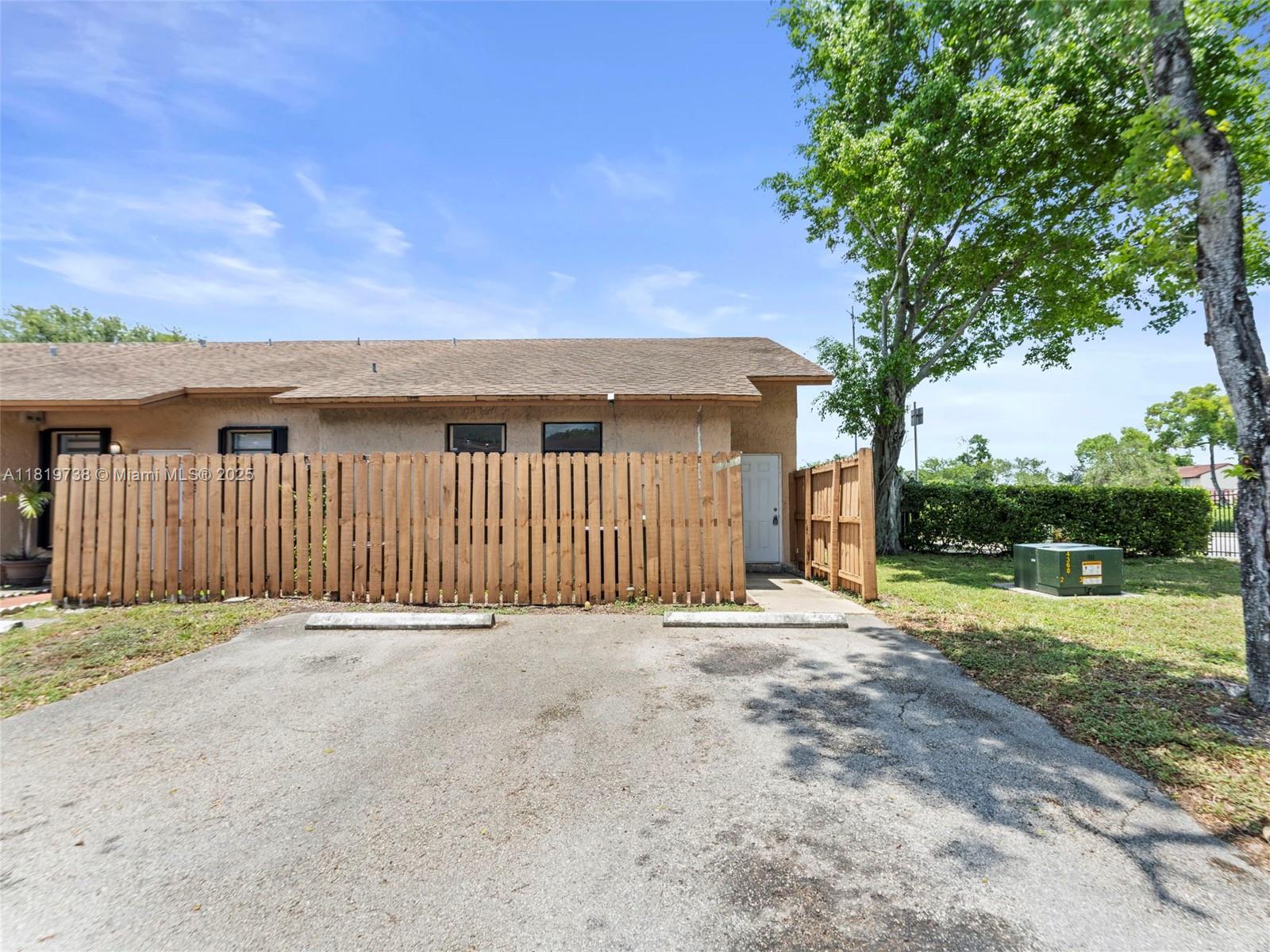 6703 NW 192nd Ter Property Photo 1