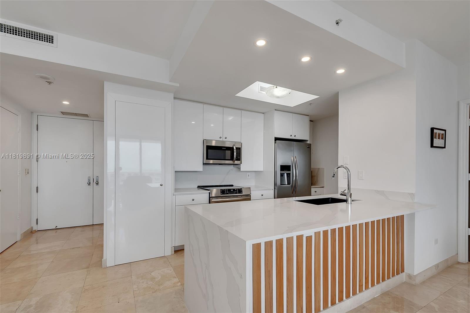 848 Brickell Key Dr 1803 Property Photo 1