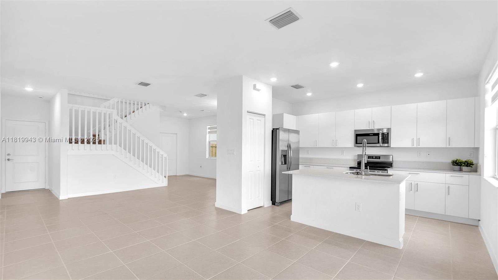 2450 Se 24 Drive Property Photo 16
