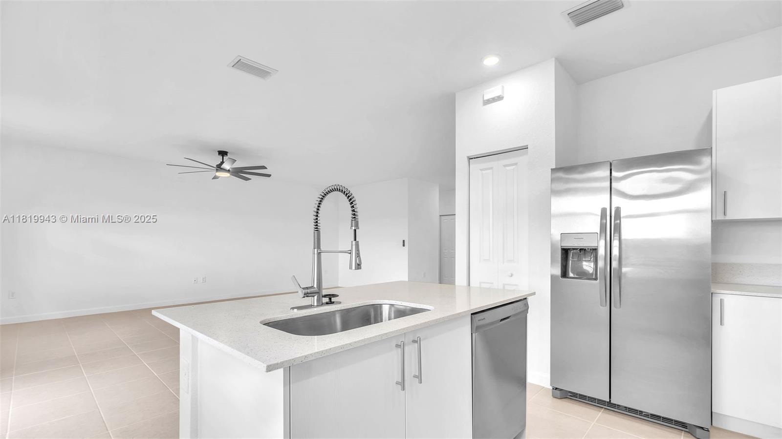 2450 Se 24 Drive Property Photo 18