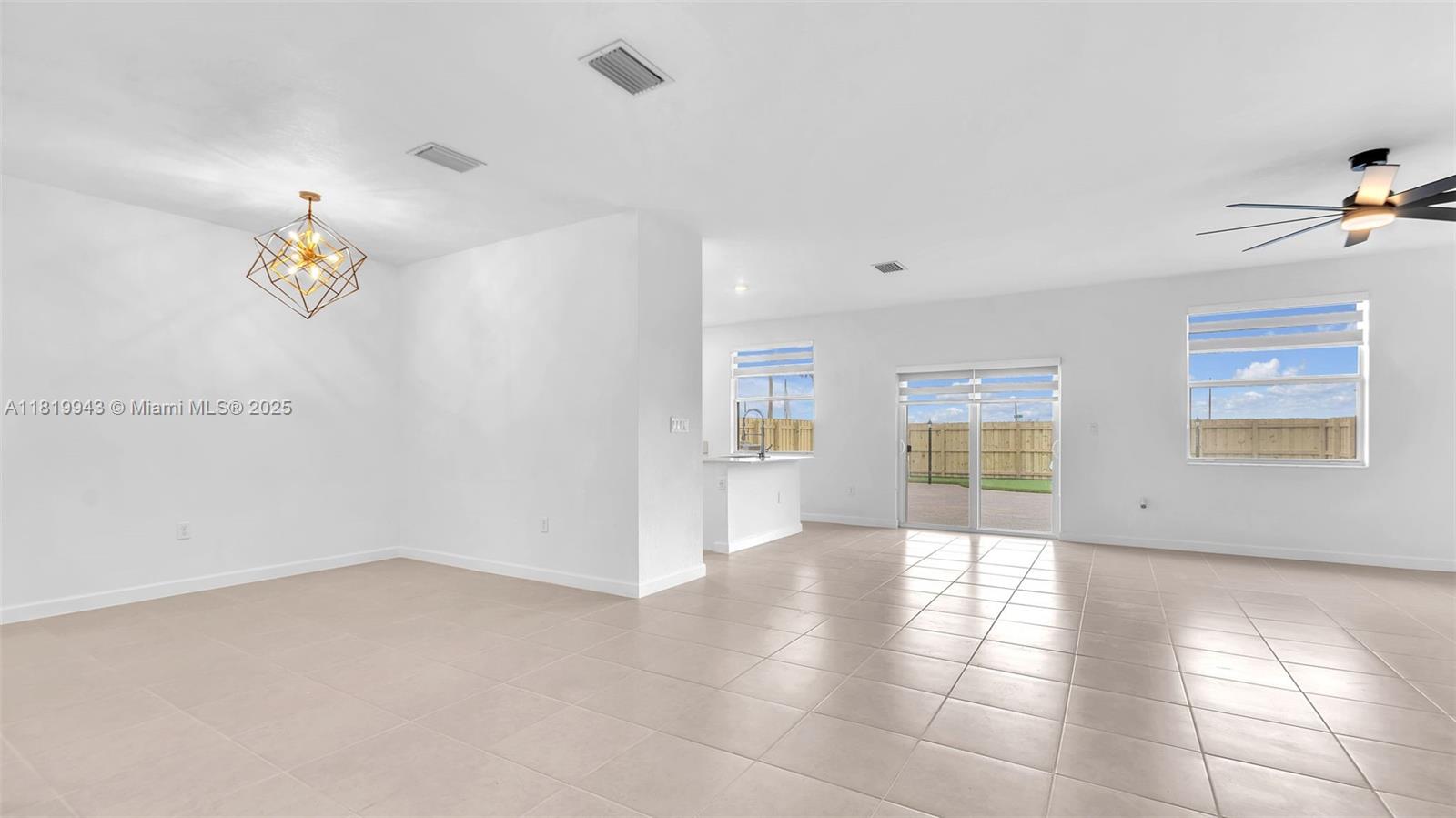 2450 Se 24 Drive Property Photo 23