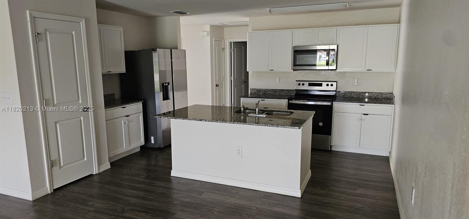 9124 Aegean Cir Property Photo 4