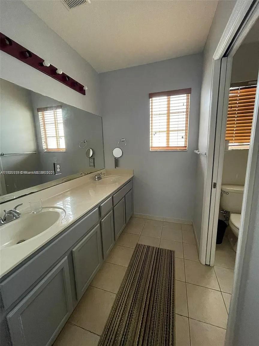 14318 Sw 275th Ln Property Photo 9
