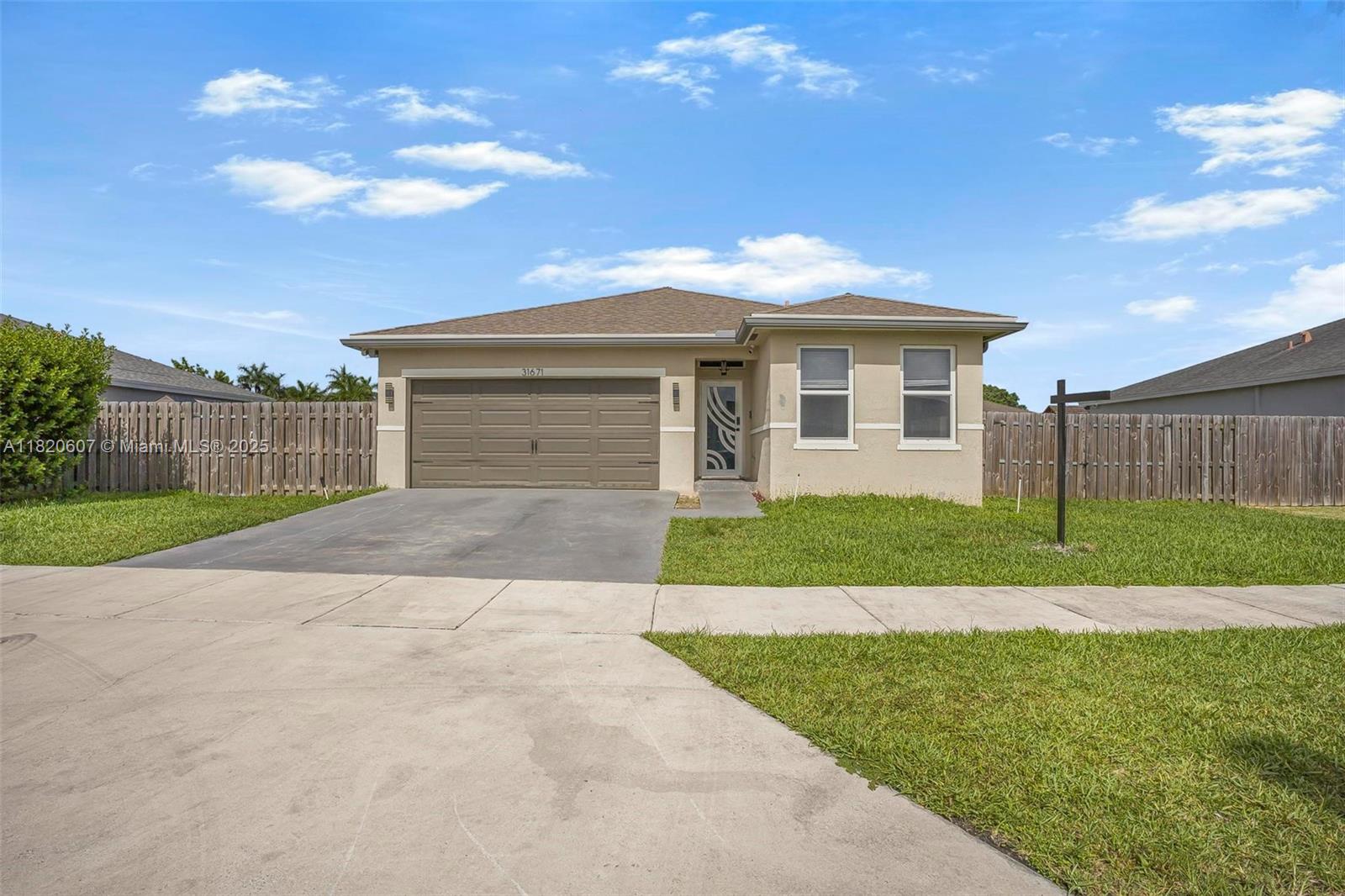 31671 SW 190th Ct Property Photo 1