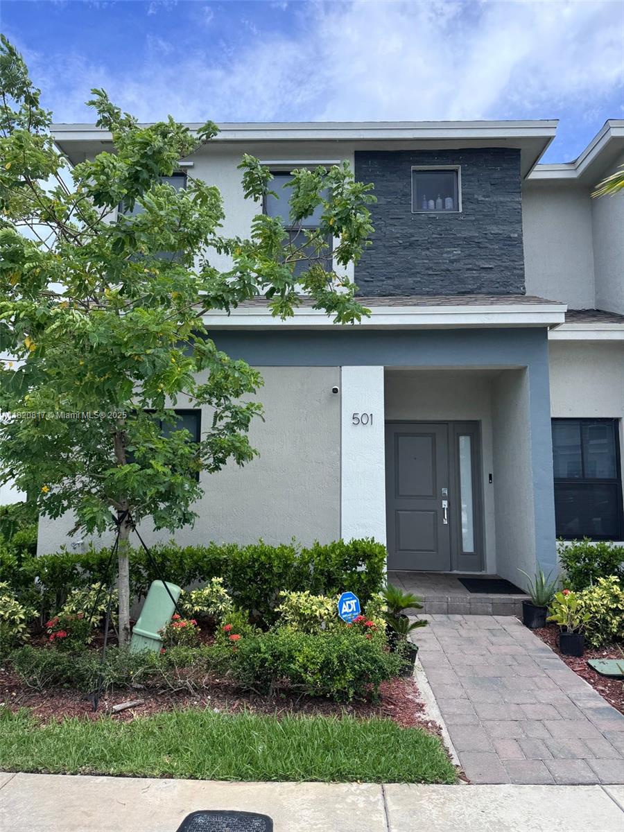 501 NE 1st Dr