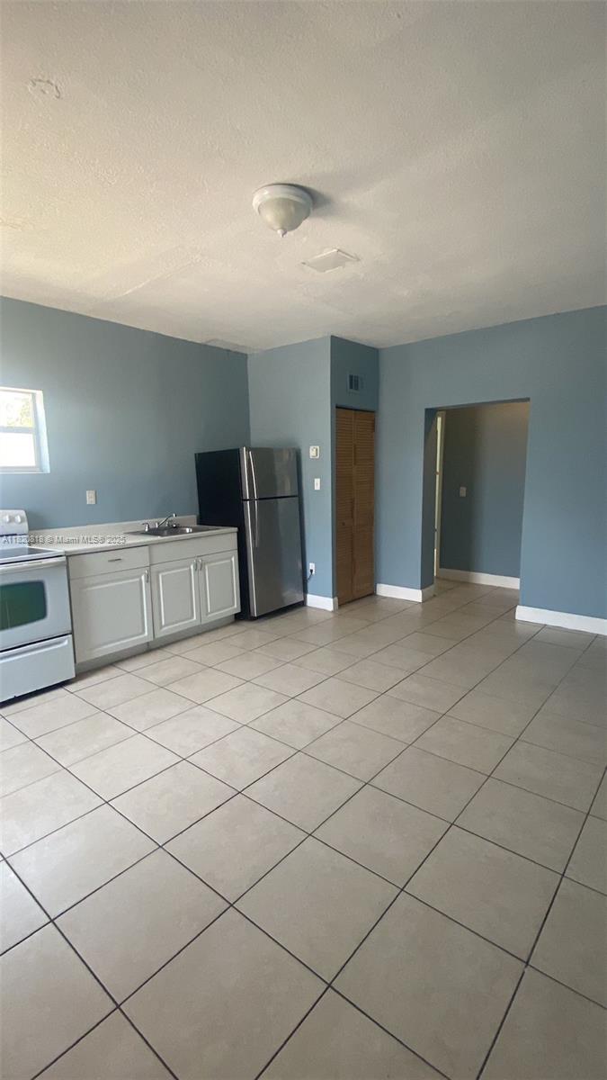 2014 Funston St Property Photo 3