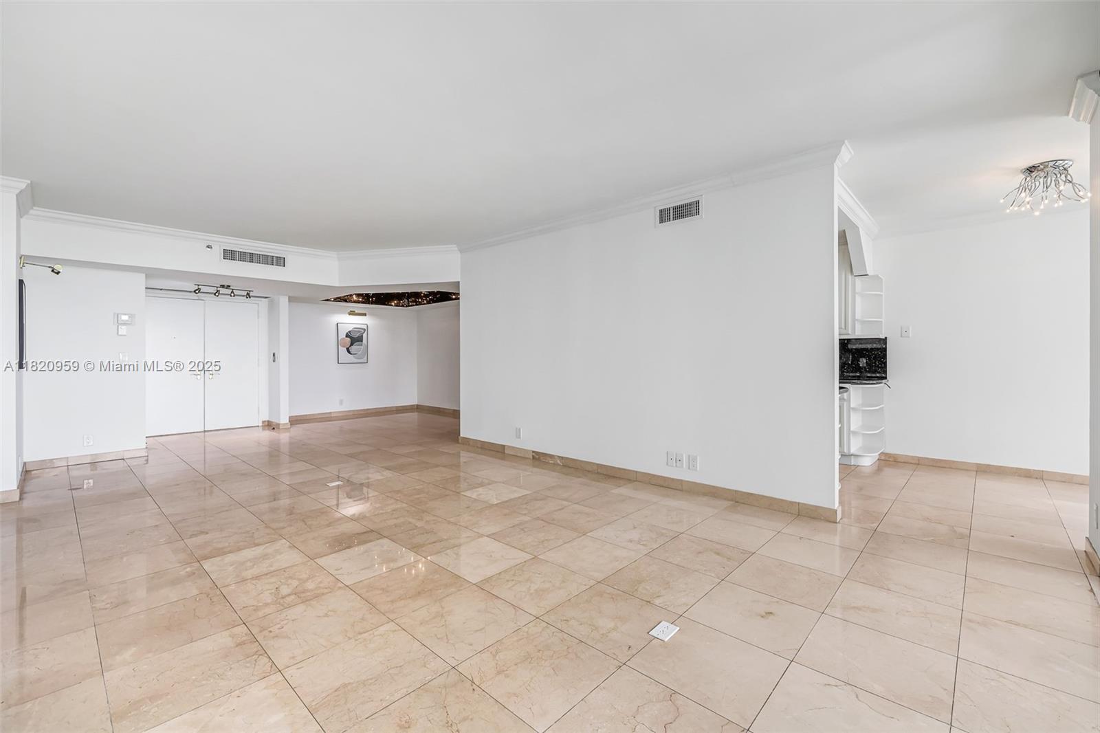 20281 E Country Club Dr 1412 Property Photo 12