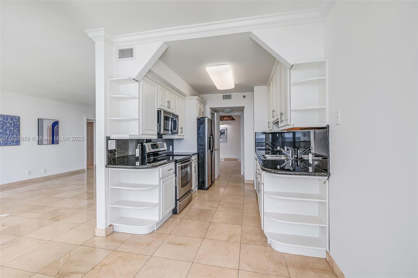 20281 E Country Club Dr 1412 Property Photo 15